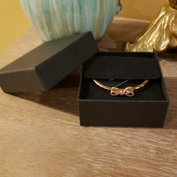 NWT! Kate Spade Rose Gold Bow w/ Crystal Accent Bracelet - Picture 2 of 2
